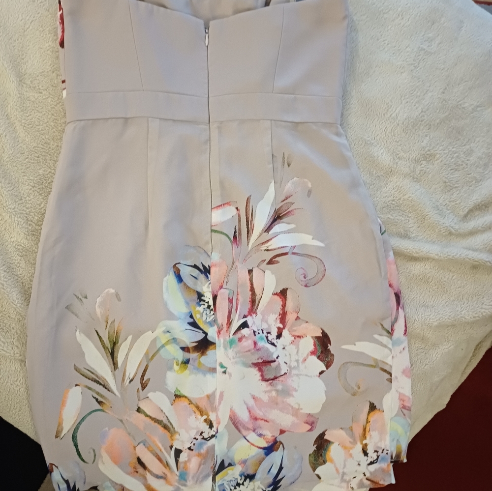 Le Chateau Medium strapless gown - Picture 5 of 5